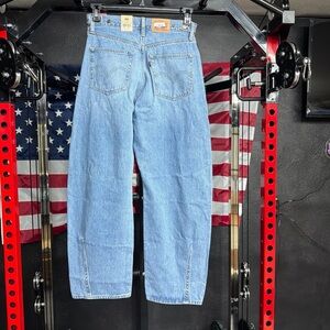 Levi's Women's Light Blue High-Rise Straight Jeans